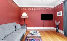 Charming Apartment - Amazing Downtown Location